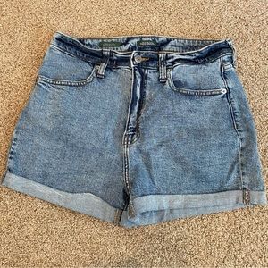 Target Wild Fable Denim shorts High rise Mom jean short size 10